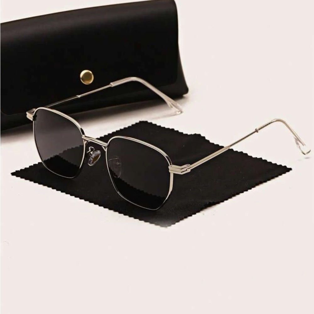 Retro Large Square Grey Lens Sunglasses in Silver Metal OS New - Picture 2 of 6